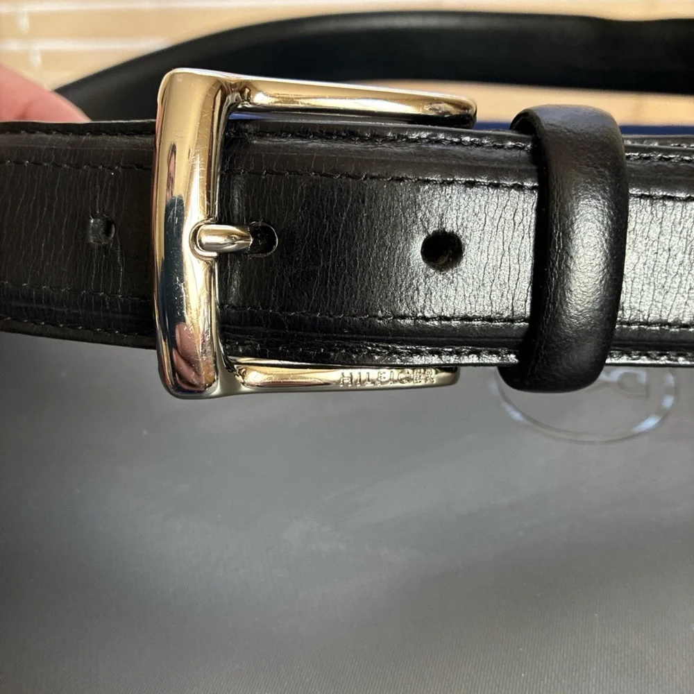 Tommy Hilfiger Men’s Black Leather Belt with Silver Buckle (M 30-32)